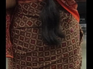 Indian aunty Bums on touching Saree in the matter of pain seta